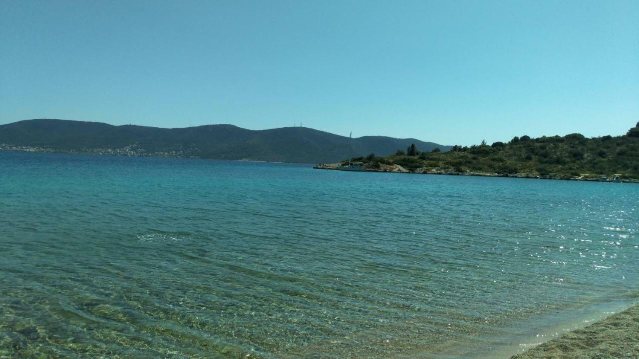 Iliakti Relaxing Seaside Villa Salamís Eksteriør bilde